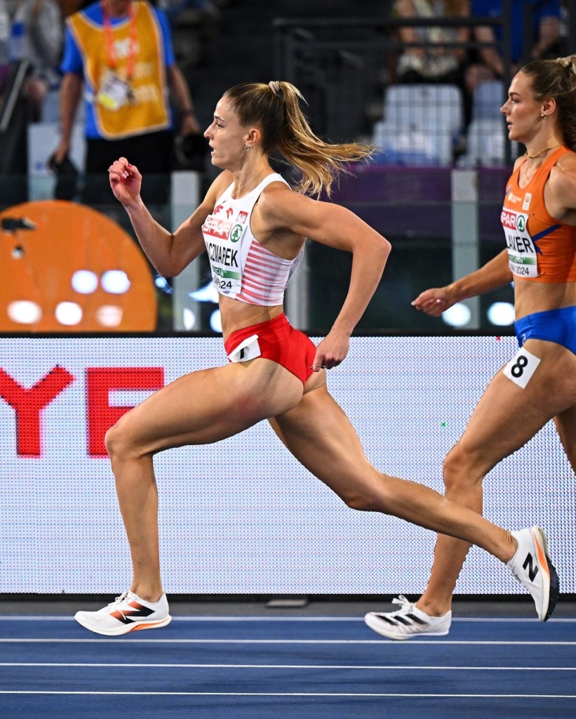 Natalia Kaczmarek biegnie po złoty medal