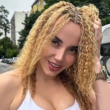 Marianna Schreiber w crop topie