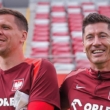 Wojciech Szczęsny i Robert Lewandowski na stadionie