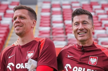 Wojciech Szczęsny i Robert Lewandowski na stadionie