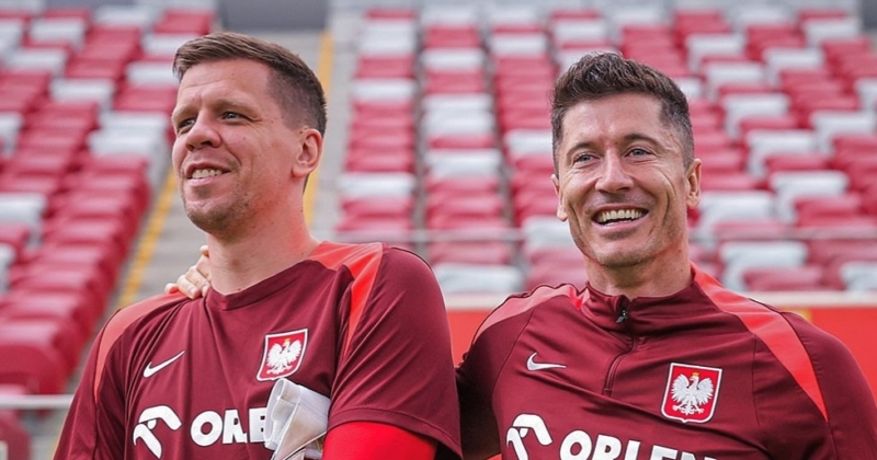 Wojciech Szczęsny i Robert Lewandowski na stadionie