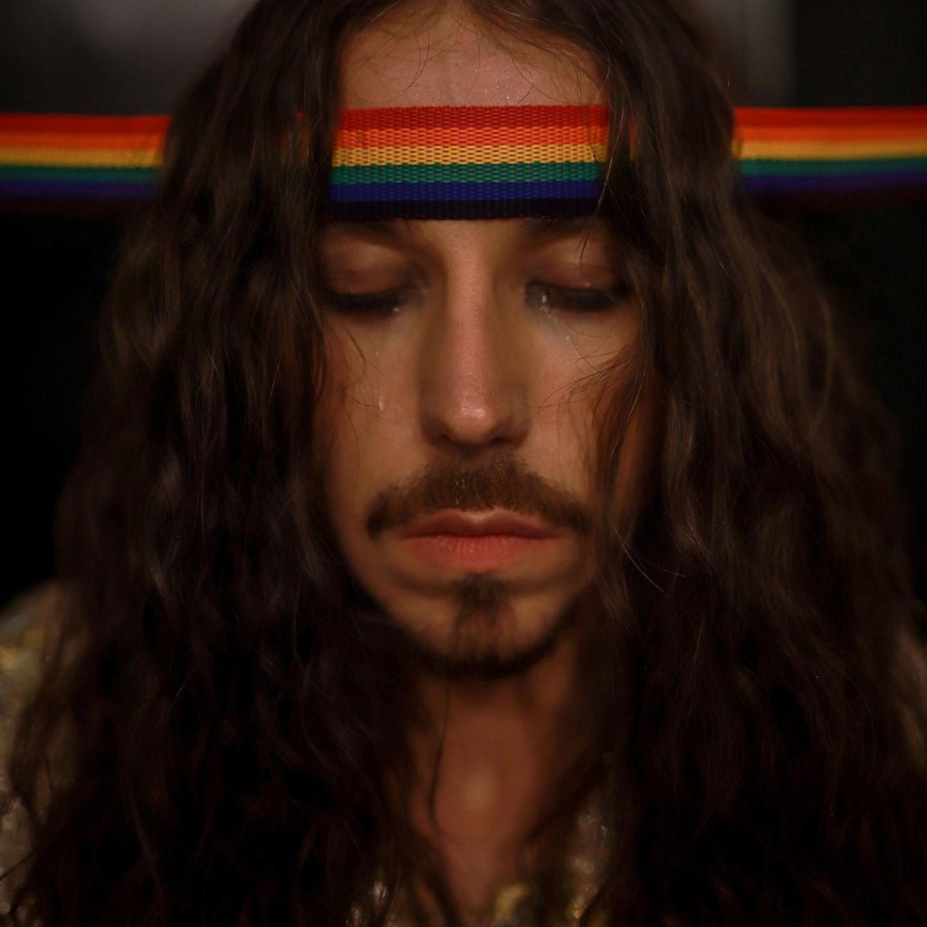 Michał Szpak z tęczą
