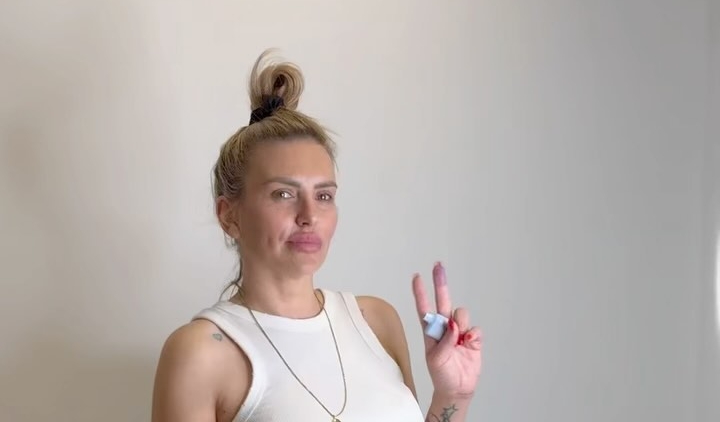 Monika Goździalska w białym topie