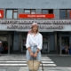 Marta Lech-Maciejewska przed szpitalem onkologicznym