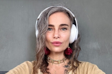 Kasia Nast w słuchawkach