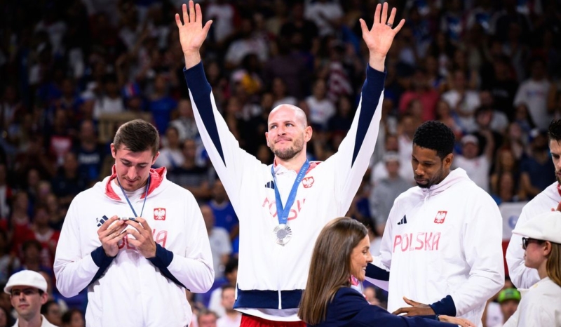 Polscy siatkarze jako laureaci srebrnego medalu olimpijskiego